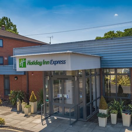 Holiday Inn Express Preston South By Ihg מראה חיצוני תמונה