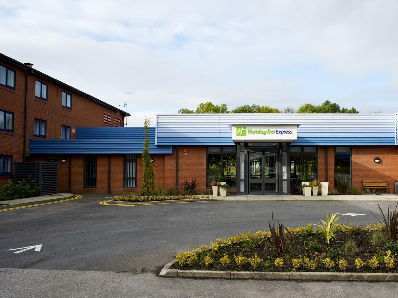 Holiday Inn Express Preston South By Ihg מראה חיצוני תמונה