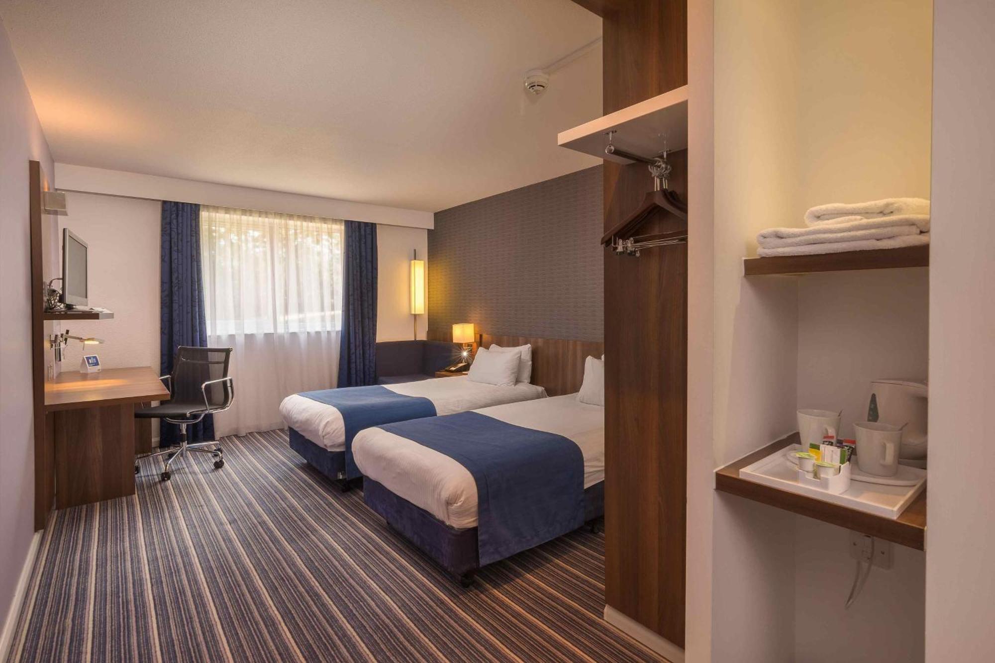 Holiday Inn Express Preston South By Ihg מראה חיצוני תמונה