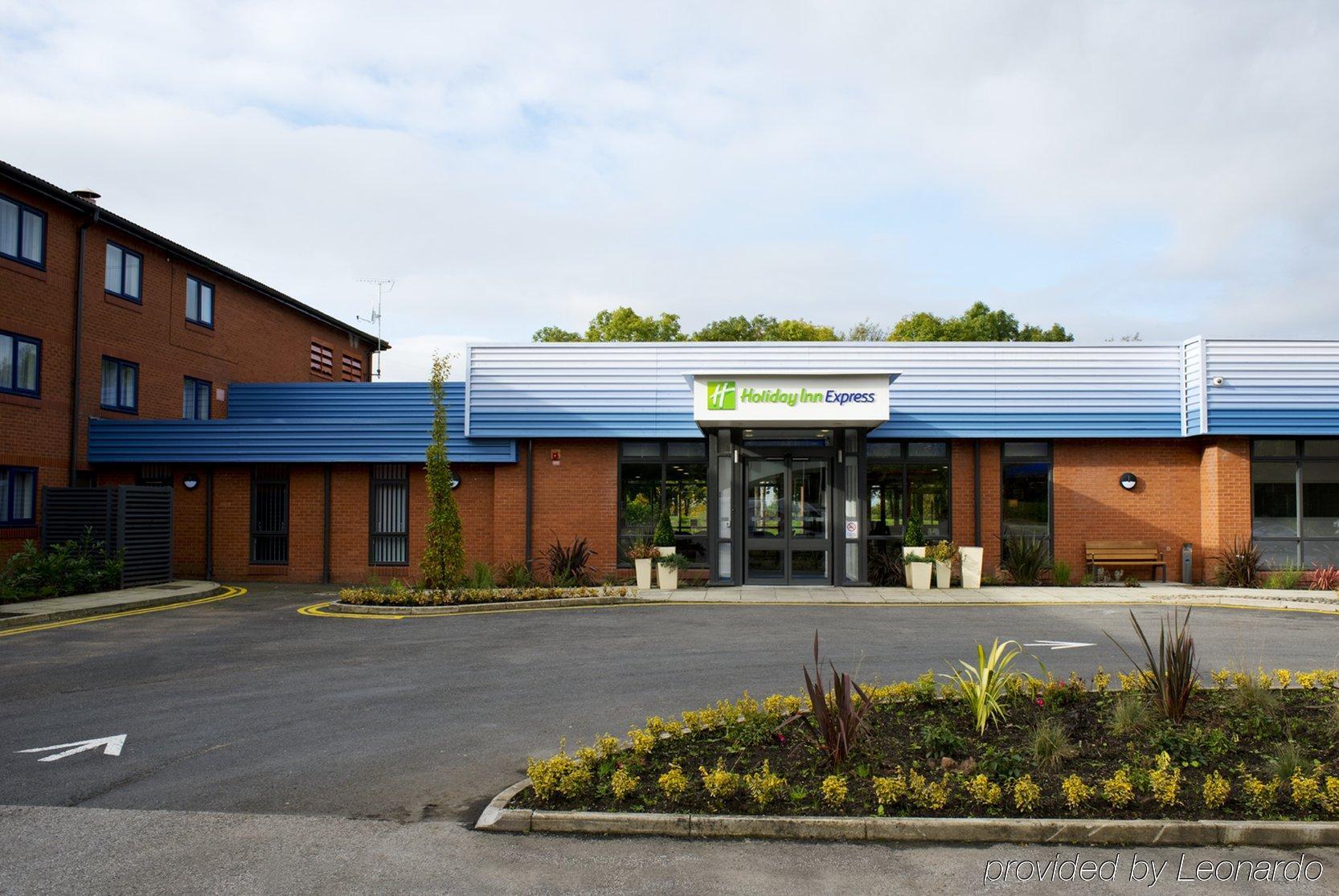 Holiday Inn Express Preston South By Ihg מראה חיצוני תמונה