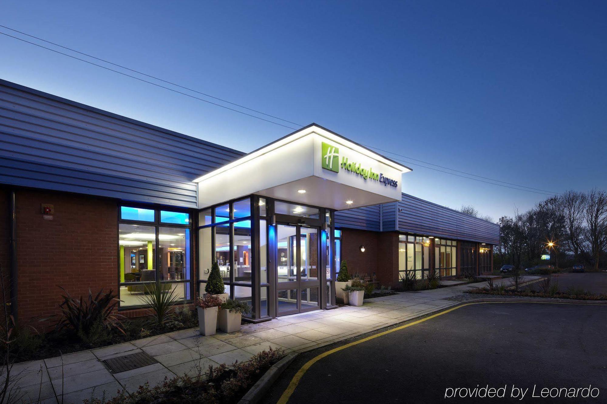 Holiday Inn Express Preston South By Ihg מראה חיצוני תמונה