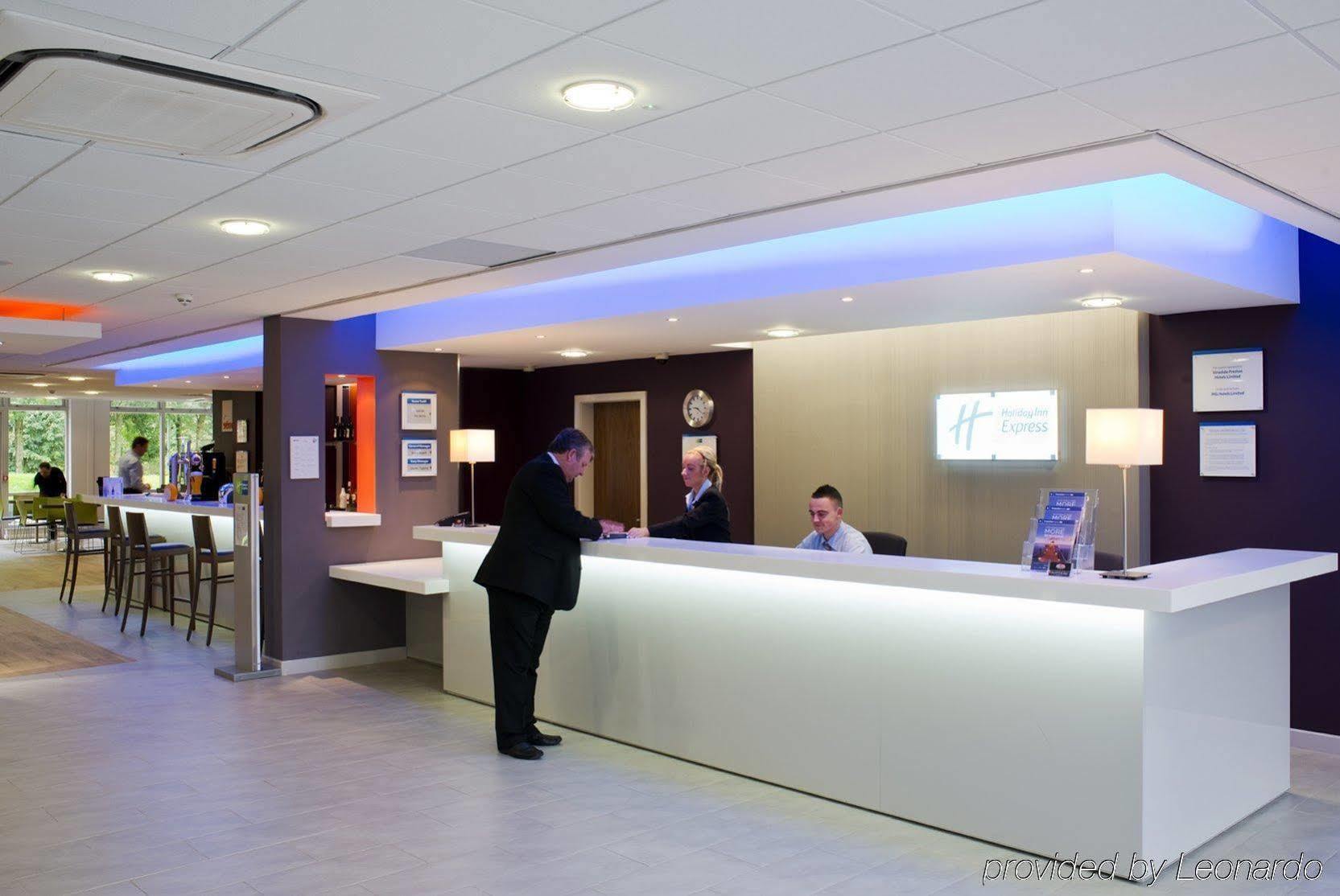 Holiday Inn Express Preston South By Ihg מראה חיצוני תמונה